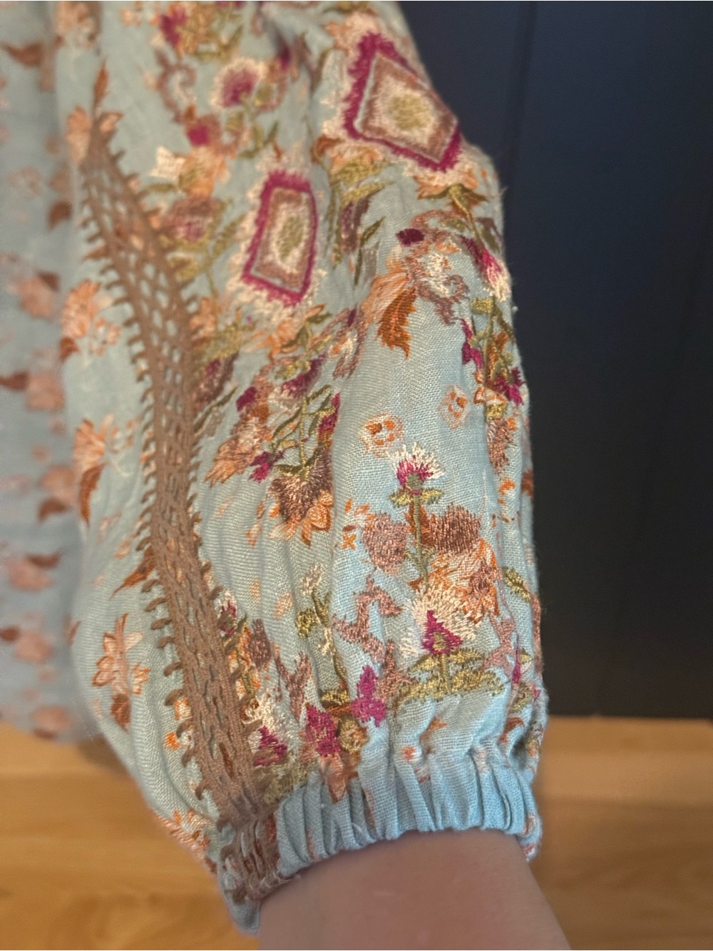 🍂 Sundance Women’s Linen Light Blue Floral Embroidered Peasant Blouse - Size M - Picture 8 of 13